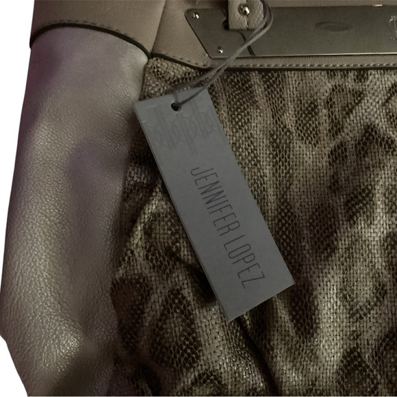 NWT JLO JENNIFER LOPEZ LEOPARD PRINT PURSE WITH SIDE POCKETS AND CHAIN STRAP - Picture 4 of 5